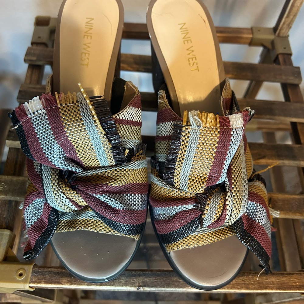 Nine West NWByron 7M Gently Used color block Sandals